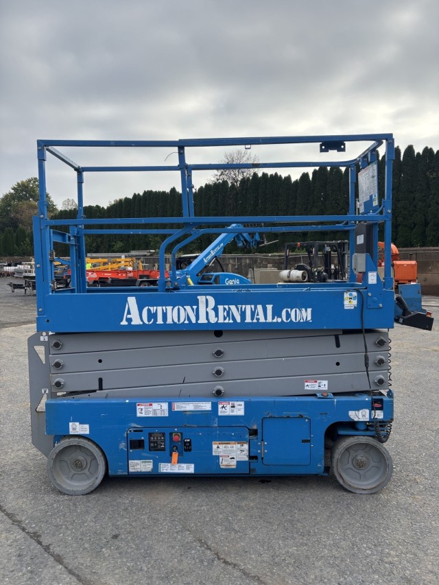 Used Equipment Sales Lift, 26  Scissors Genie GS 2632 in Allentown PA